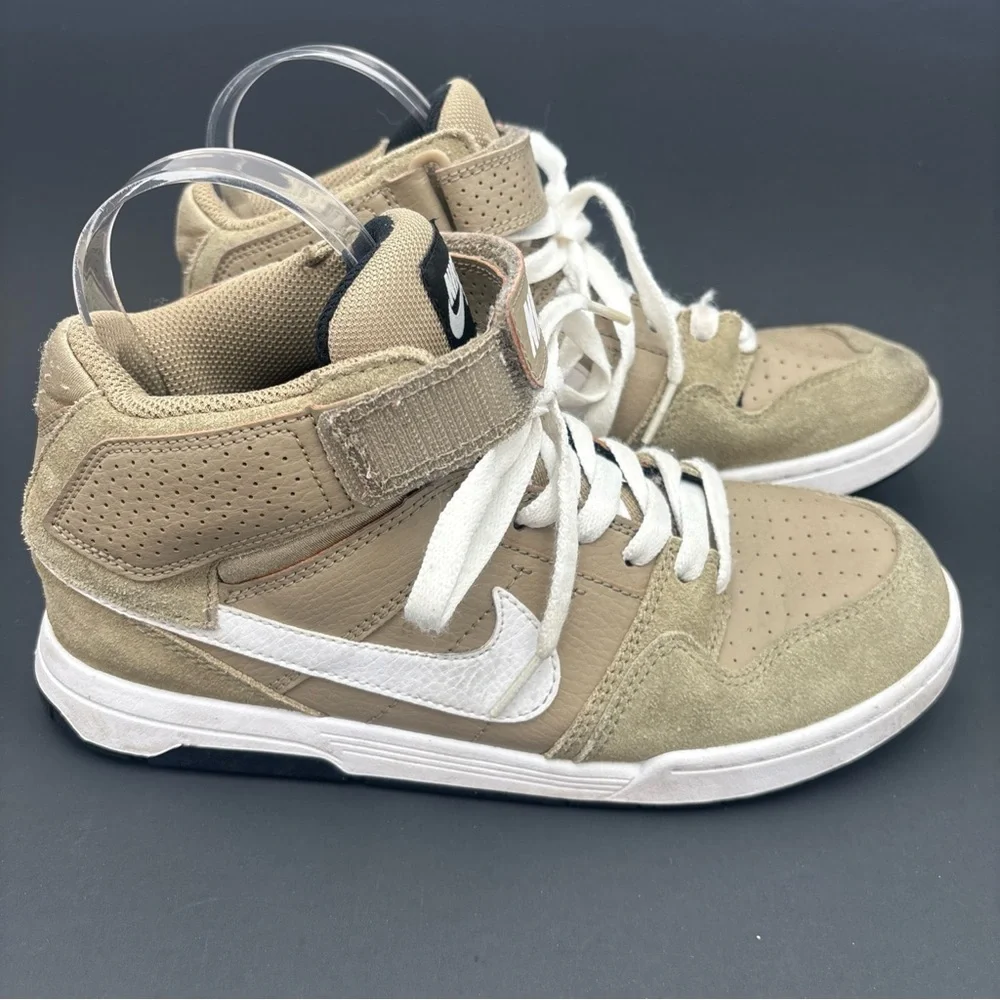 Nike SB Kids Sneakers‎ - Tan and White